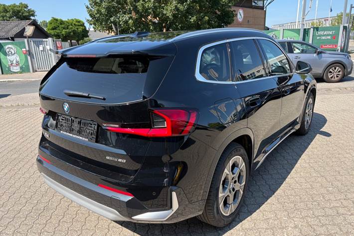 Sort BMW iX1 fra 2025