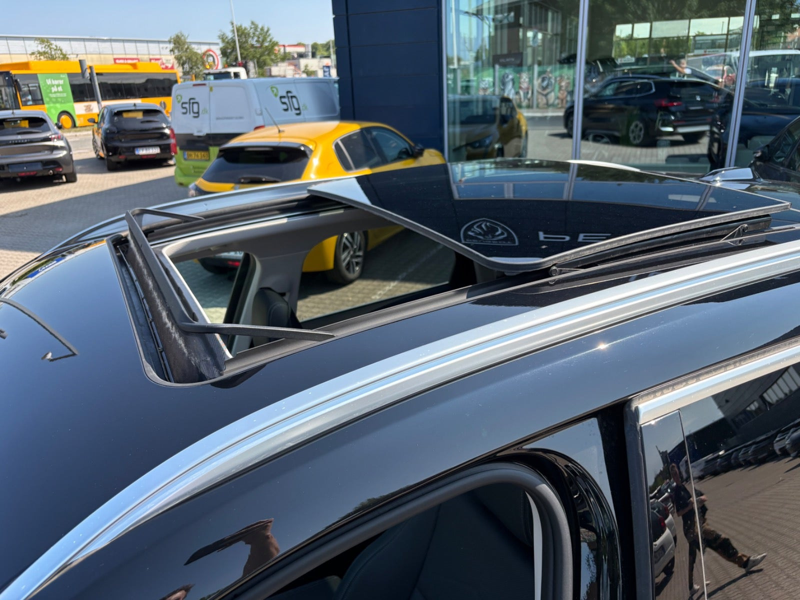 Sort BMW iX1 fra 2025