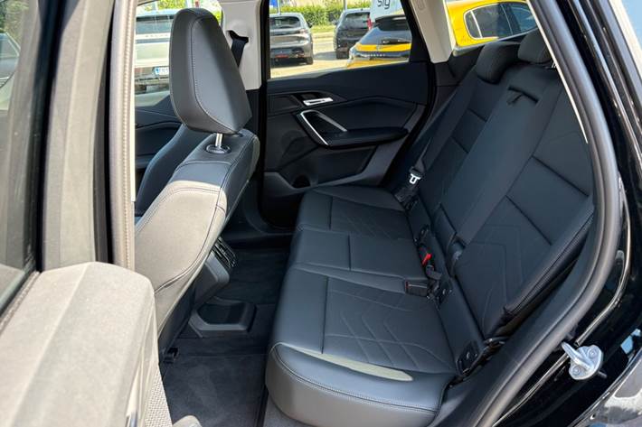 Sort BMW iX1 fra 2025