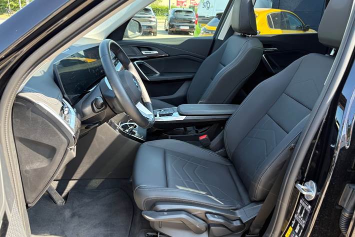 Sort BMW iX1 fra 2025