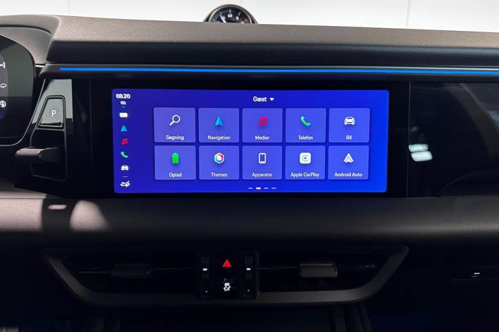 Sort Porsche Macan 4 fra 2025