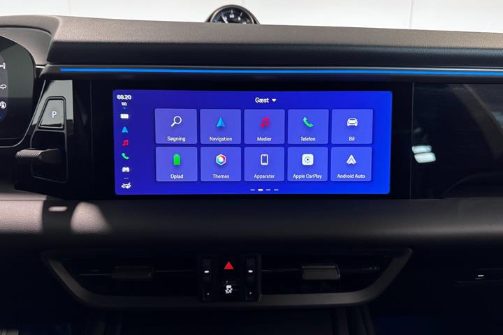 Sort Porsche Macan 4 fra 2025