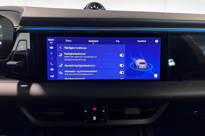 Sort Porsche Macan 4 fra 2025