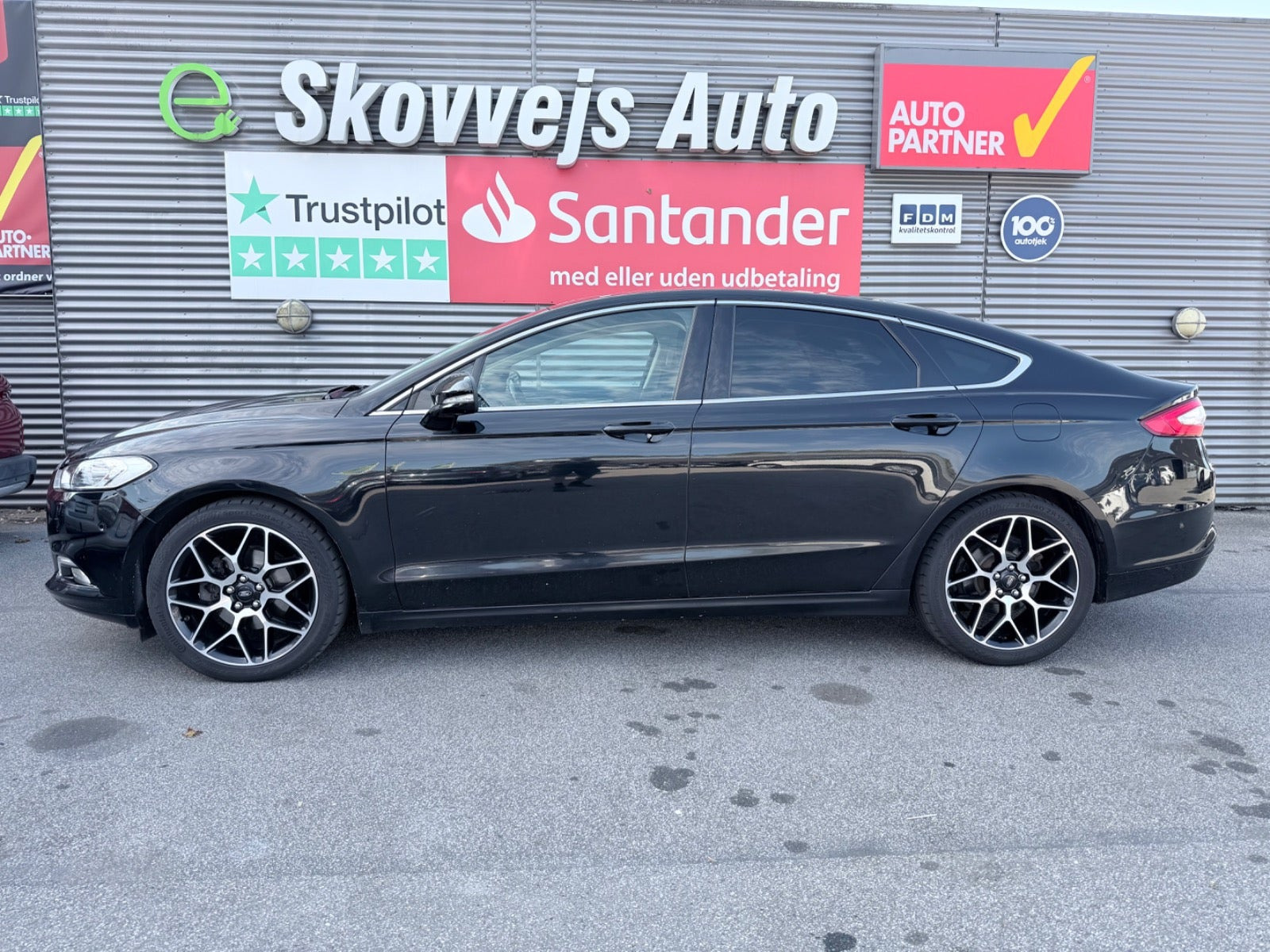 Sort Ford Mondeo fra 2018