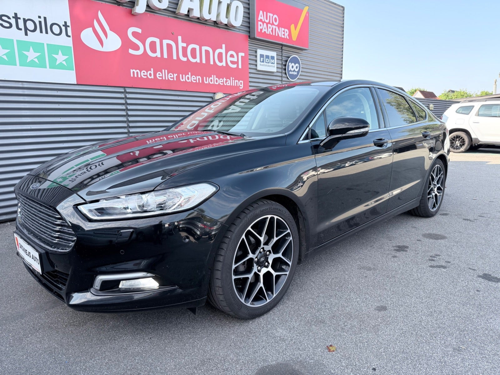 Sort Ford Mondeo fra 2018