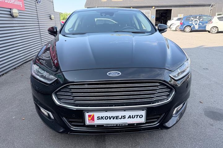 Sort Ford Mondeo fra 2018