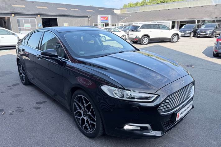 Sort Ford Mondeo fra 2018
