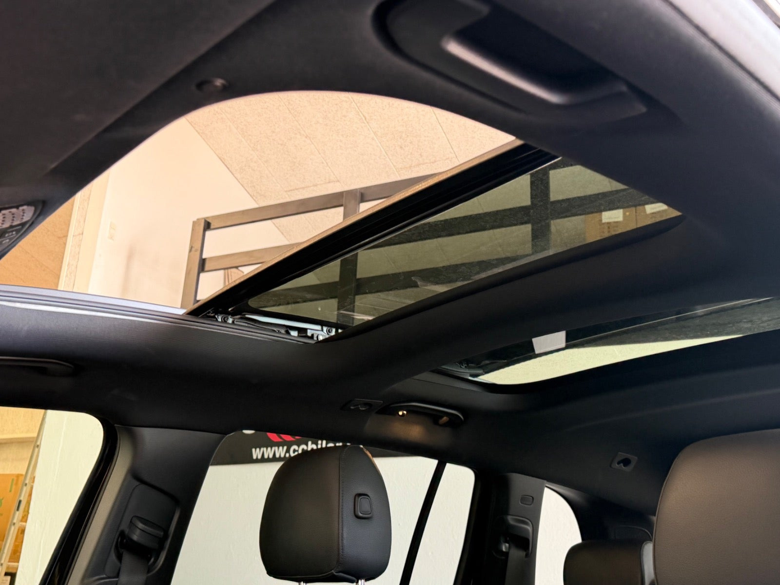 Sort Mercedes EQB250 fra 2023