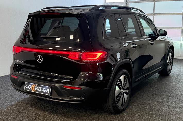 Sort Mercedes EQB250 fra 2023