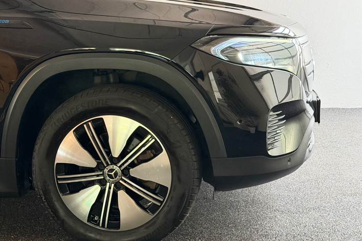 Sort Mercedes EQB250 fra 2023