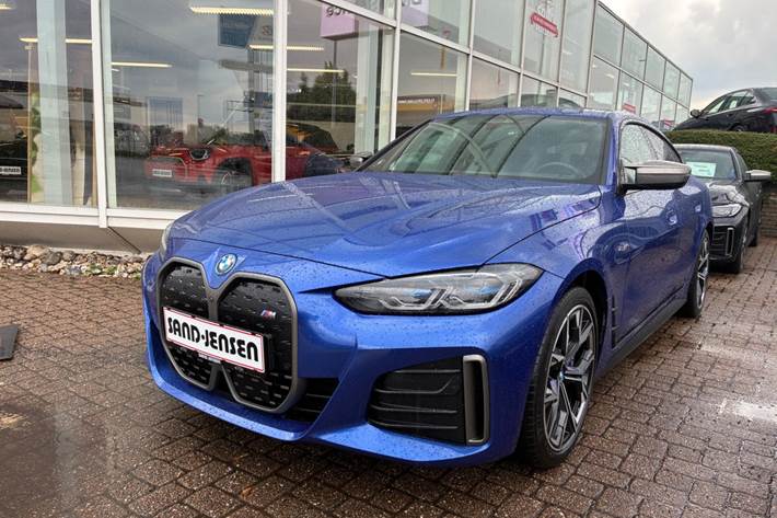 Blå BMW i4 fra 2024
