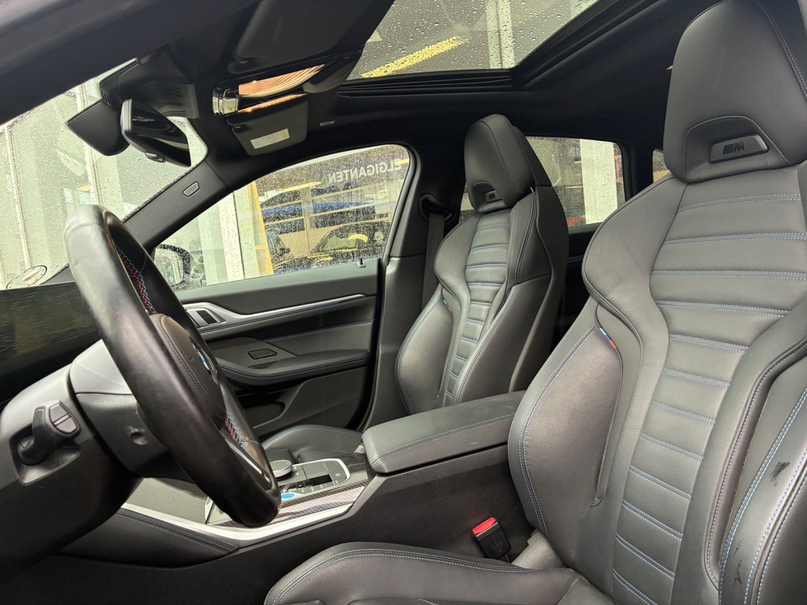 Blå BMW i4 fra 2024