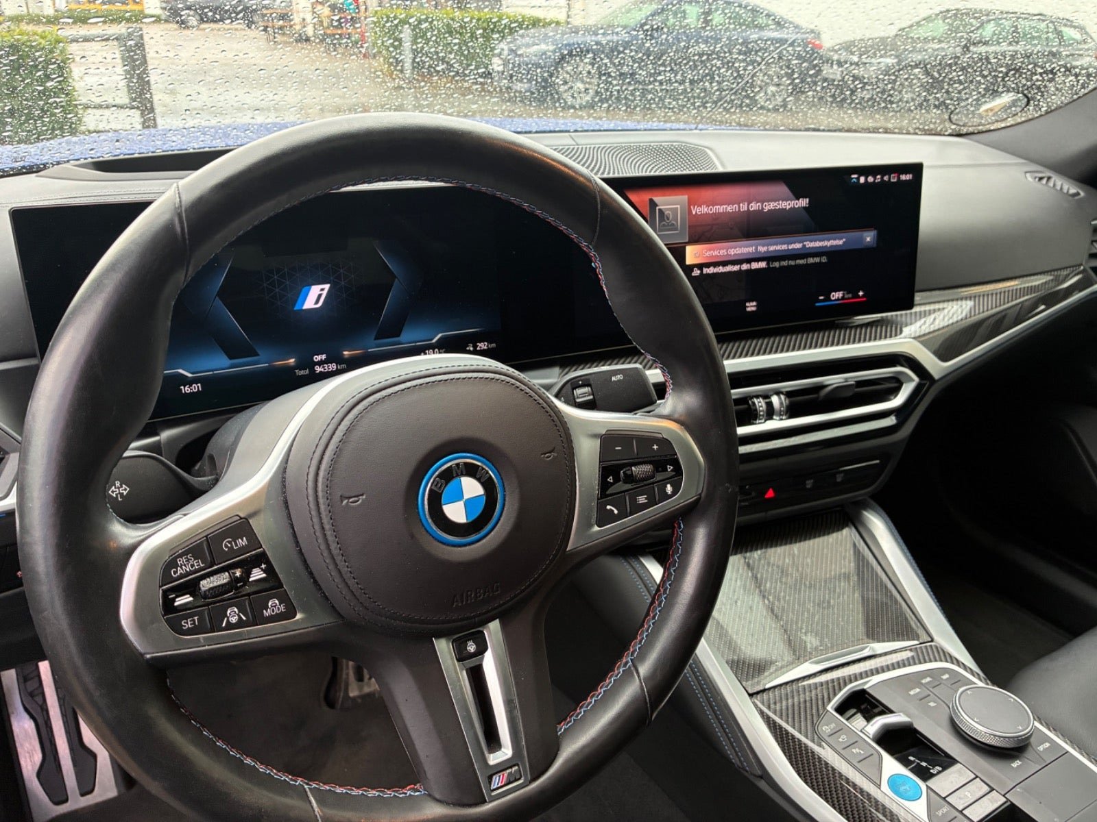 Blå BMW i4 fra 2024
