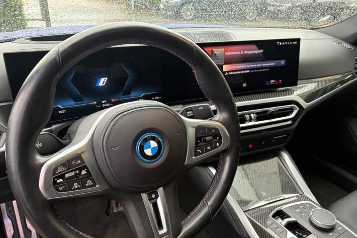 Blå BMW i4 fra 2024