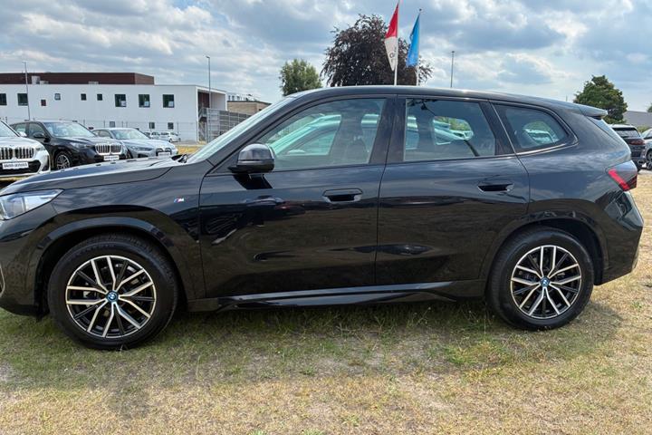 Sort BMW iX1 fra 2025