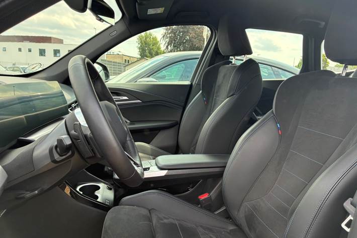 Sort BMW iX1 fra 2025