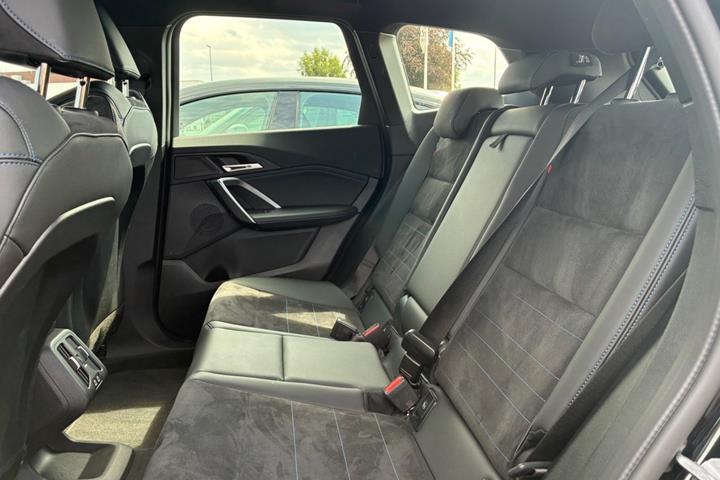 Sort BMW iX1 fra 2025