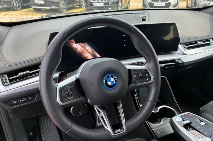 Sort BMW iX1 fra 2025