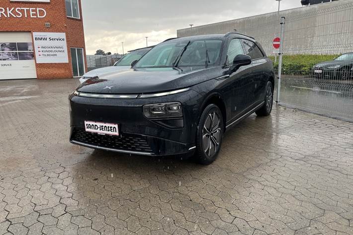 Sort Xpeng G9 fra 2023