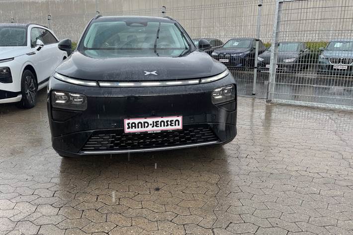 Sort Xpeng G9 fra 2023