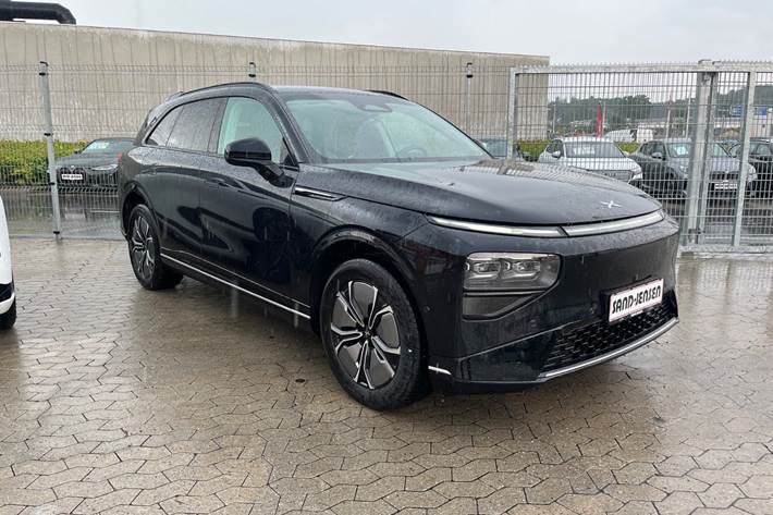 Sort Xpeng G9 fra 2023