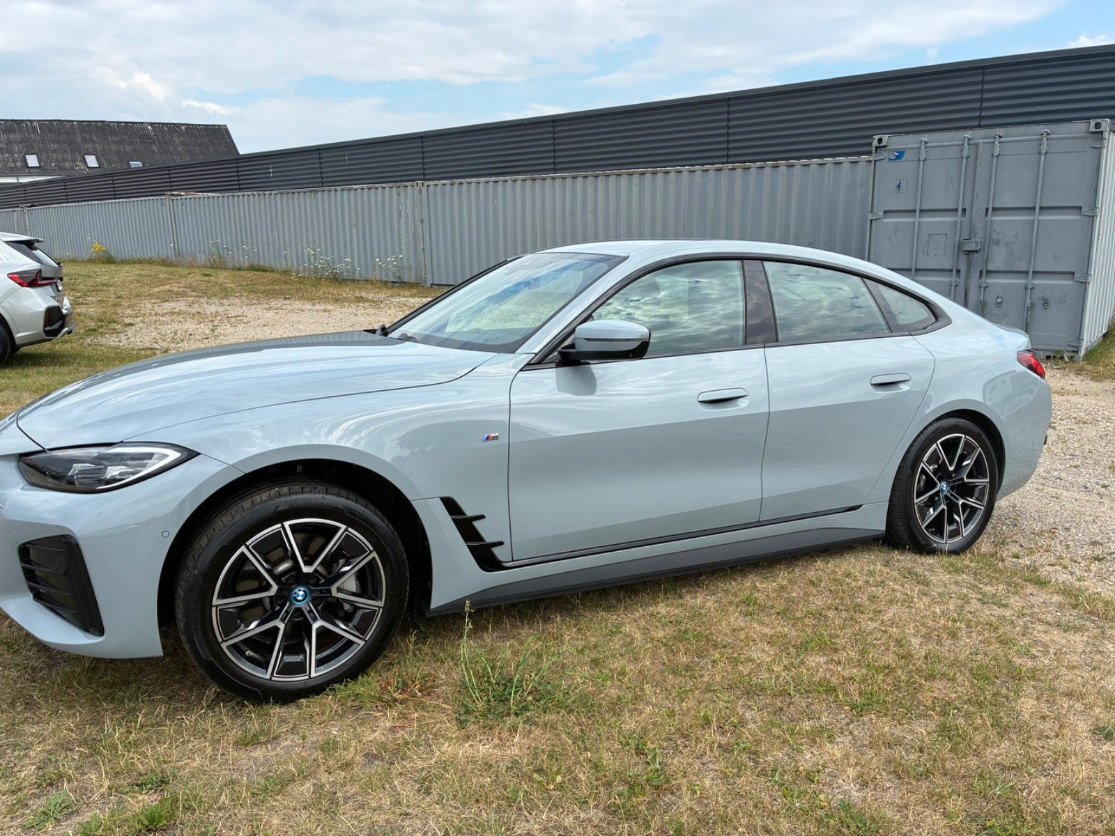 Grå BMW i4 fra 2024