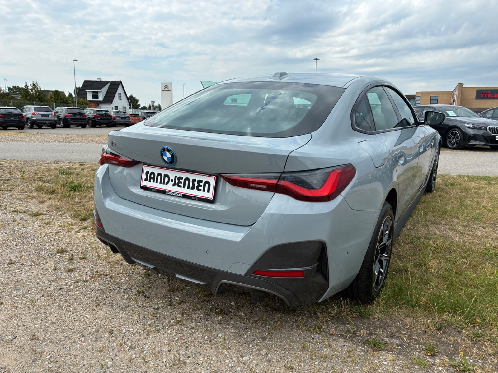 Grå BMW i4 fra 2024