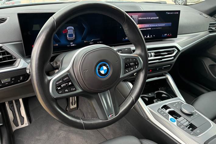 Grå BMW i4 fra 2024