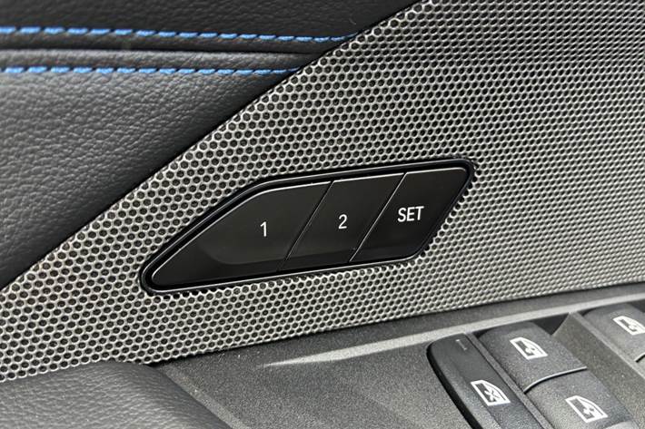 Grå BMW i4 fra 2024