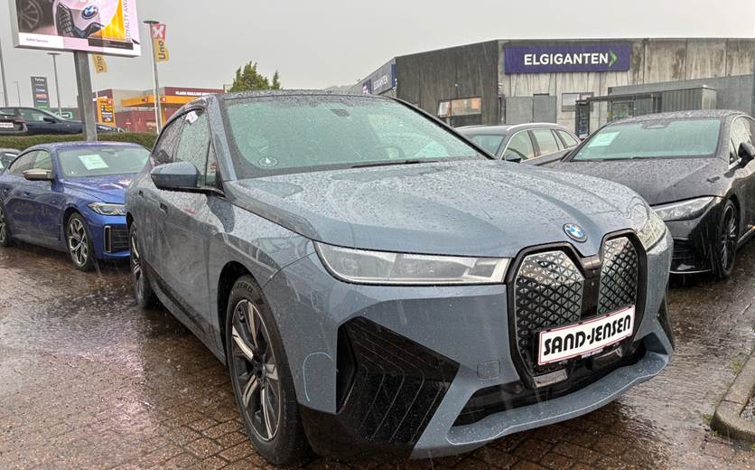 BMW iX xDrive40 Supercharged