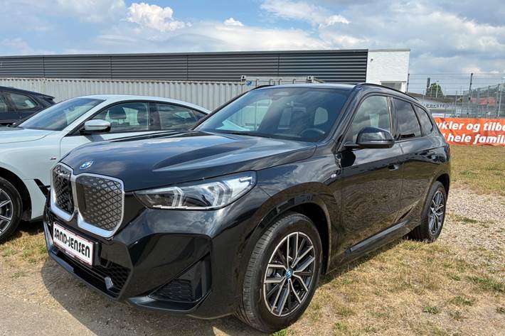 Sort BMW iX1 fra 2025