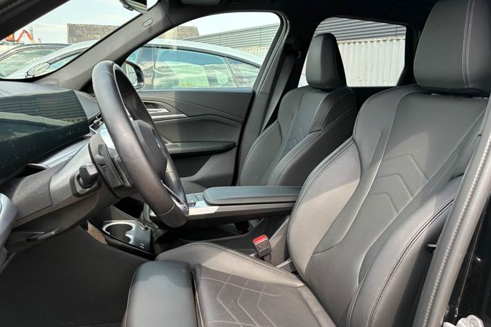 Sort BMW iX1 fra 2025