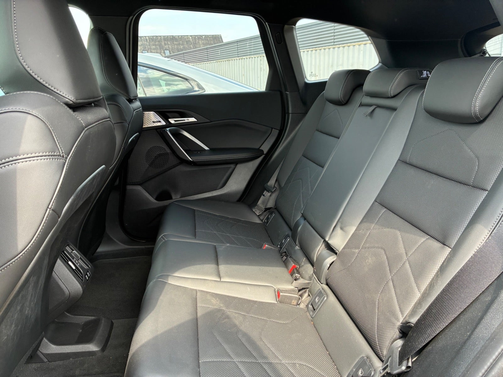 Sort BMW iX1 fra 2025