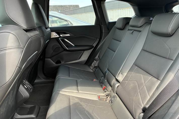 Sort BMW iX1 fra 2025