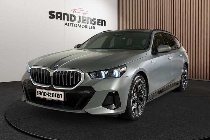 Grå BMW i5 fra 2025