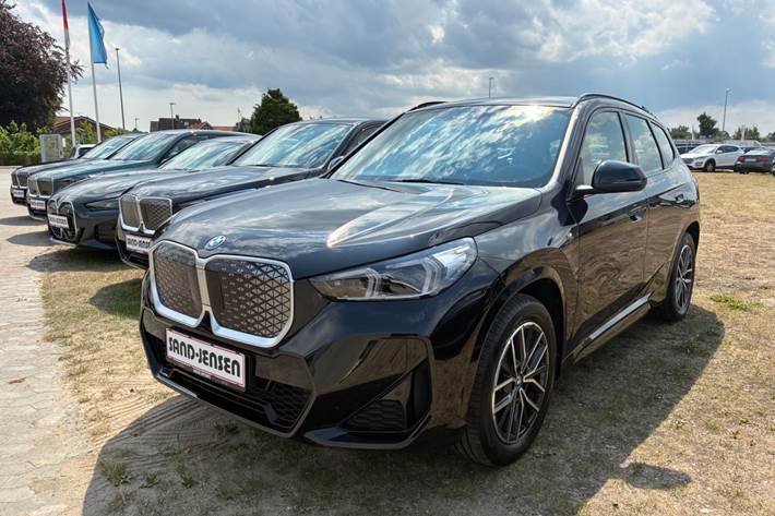 Sort BMW iX1 fra 2025