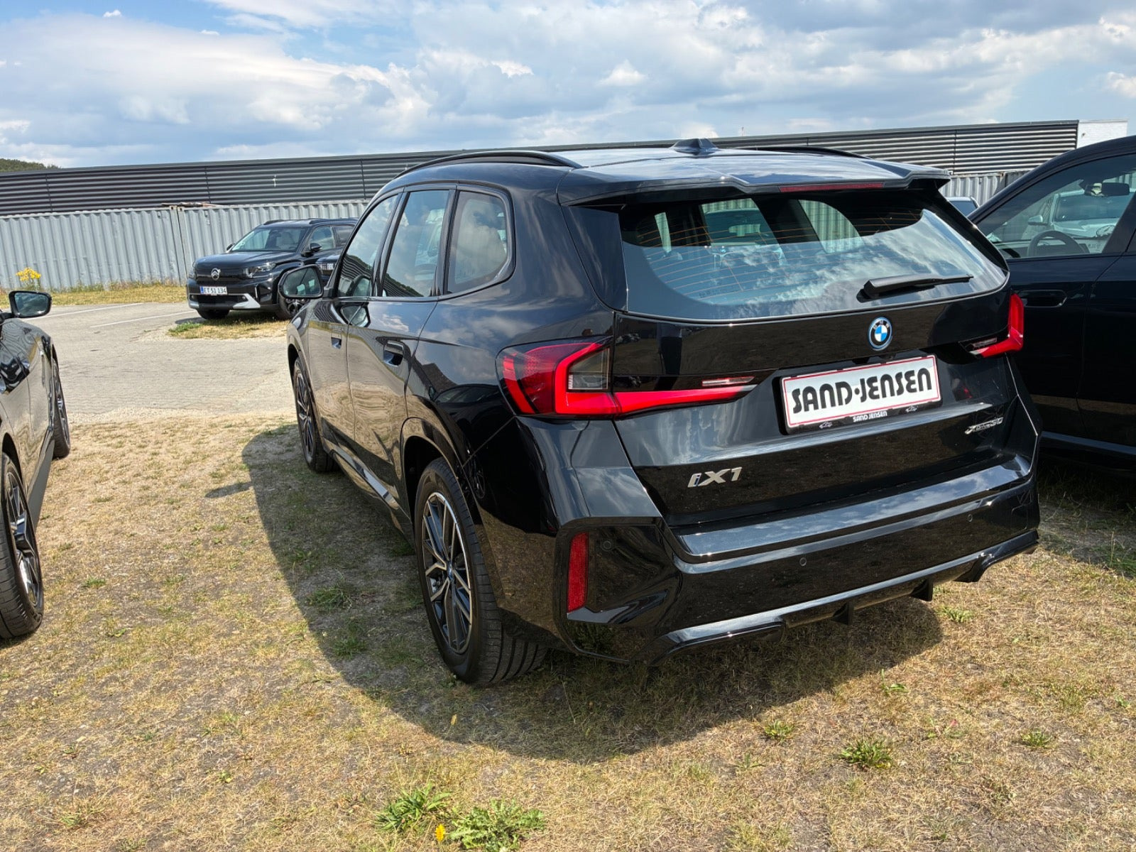 Sort BMW iX1 fra 2025