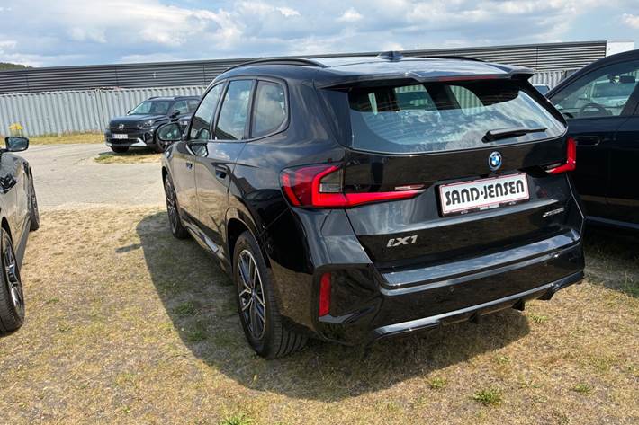 Sort BMW iX1 fra 2025