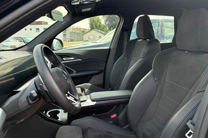 Sort BMW iX1 fra 2025