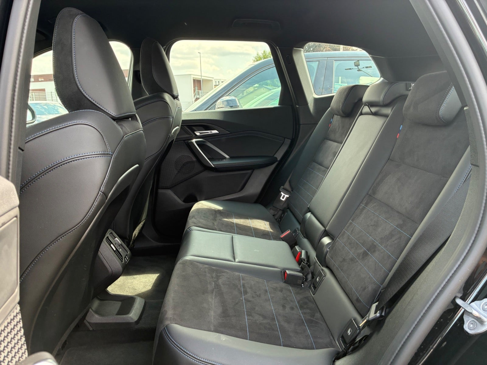 Sort BMW iX1 fra 2025
