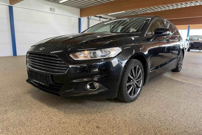 Grå Ford Mondeo fra 2015