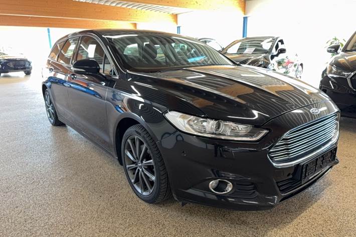Grå Ford Mondeo fra 2015