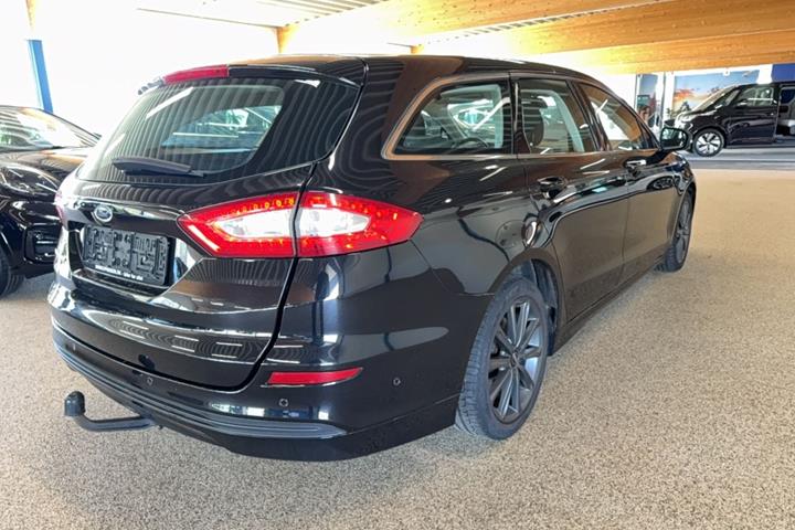 Grå Ford Mondeo fra 2015
