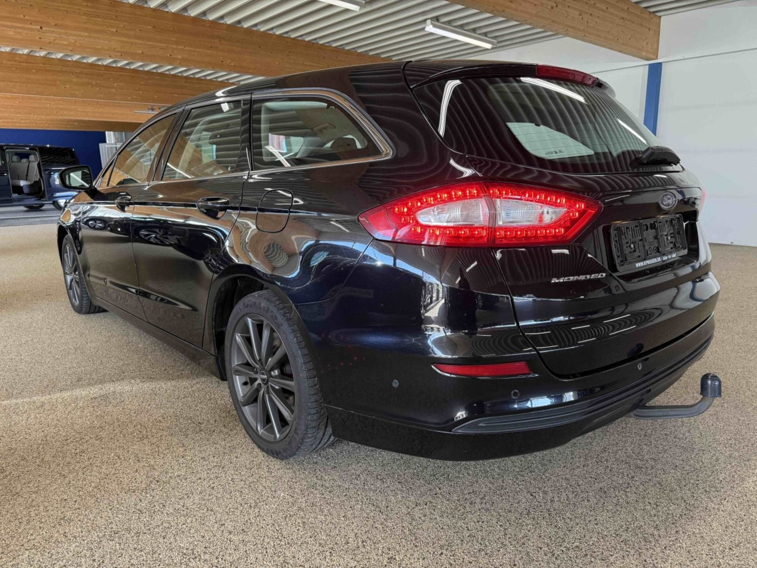Grå Ford Mondeo fra 2015