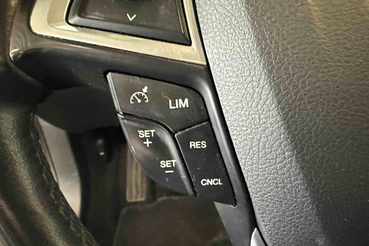 Grå Ford Mondeo fra 2015