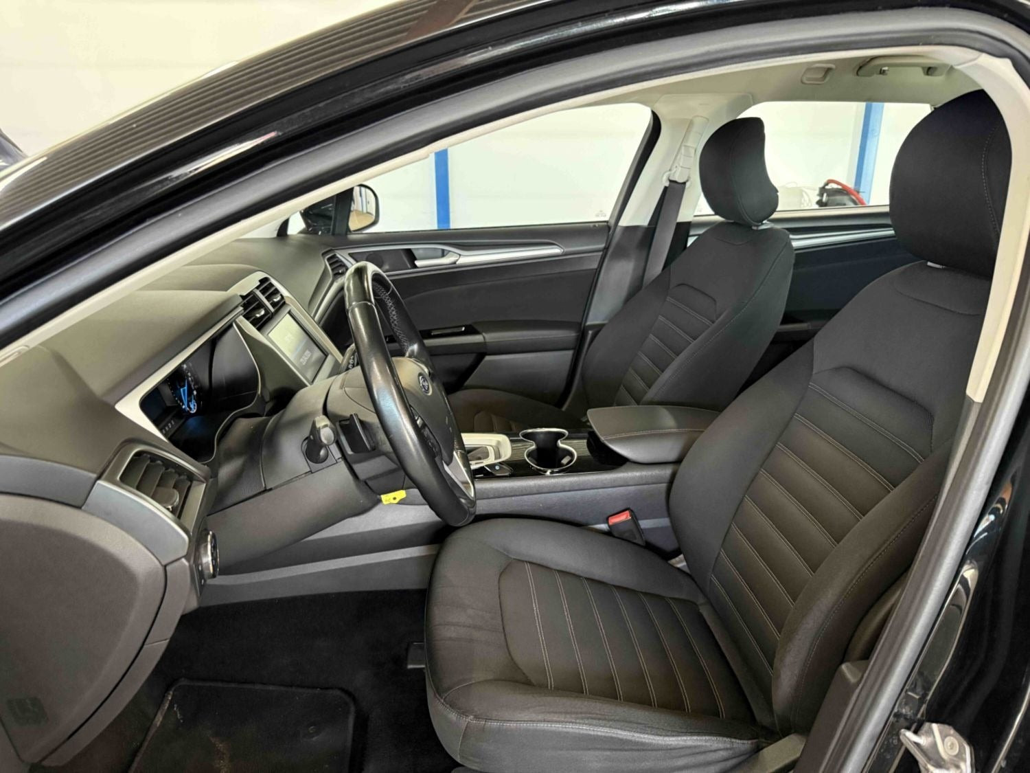 Grå Ford Mondeo fra 2015