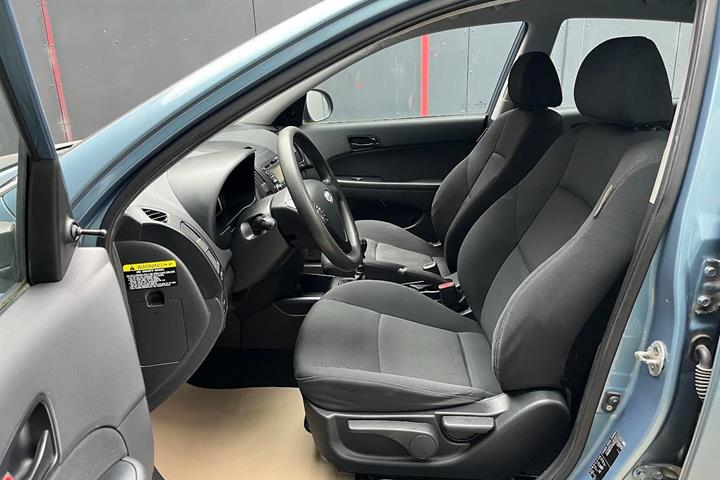 Blå Hyundai i30 fra 2007