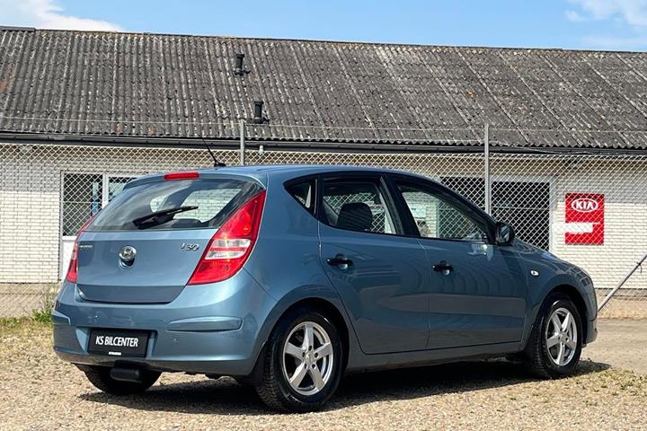 Blå Hyundai i30 fra 2007