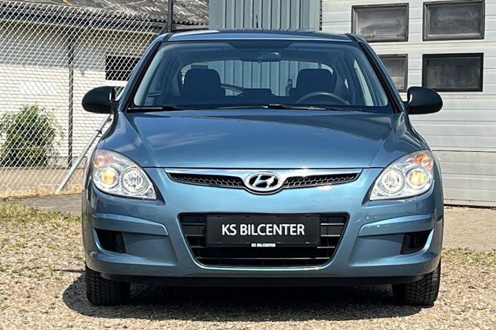 Blå Hyundai i30 fra 2007