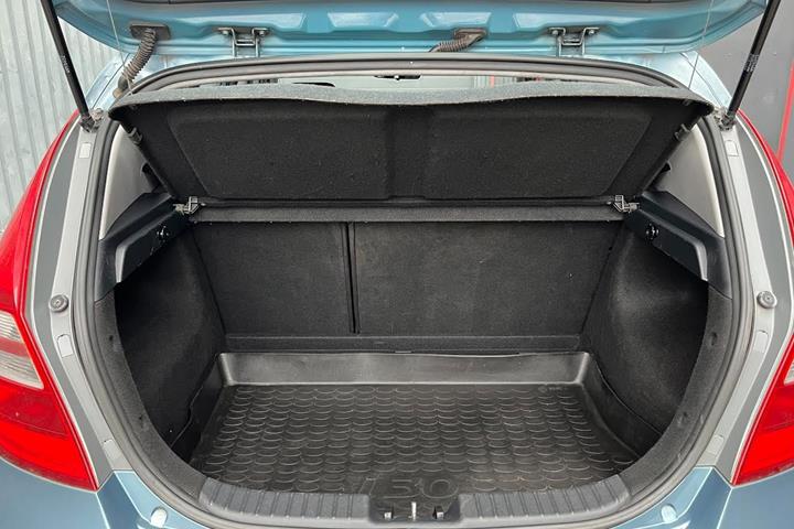 Blå Hyundai i30 fra 2007
